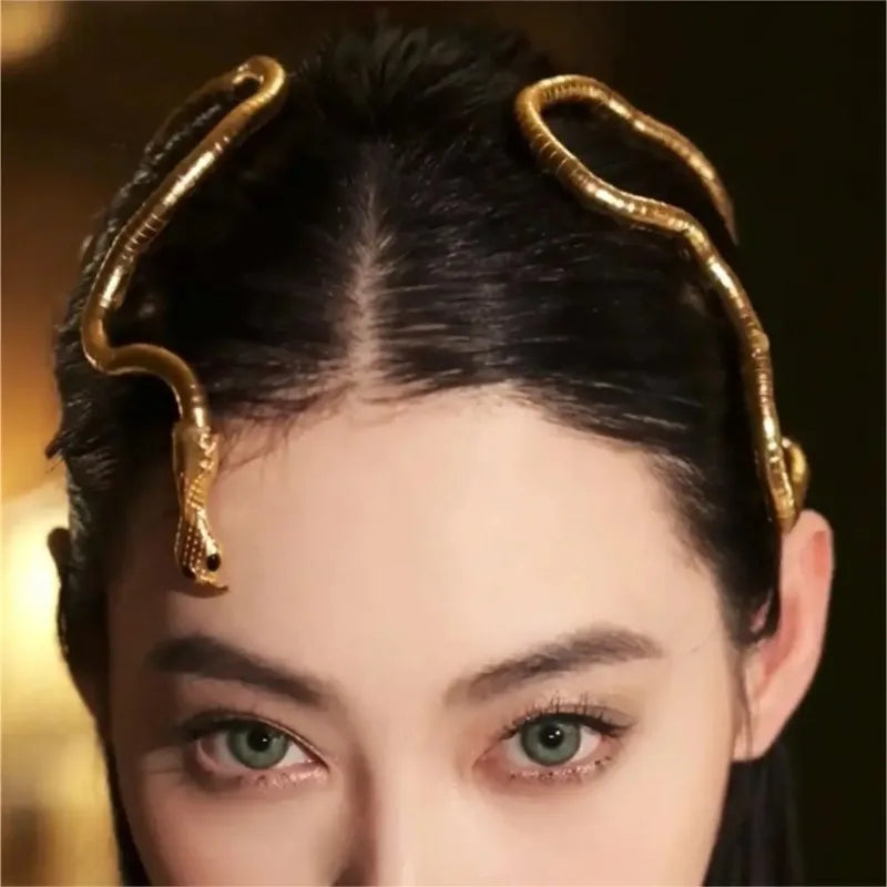Adjustable Multilayer Metal Alloy Gold Black Color Cool Bendy Long Snake Chokers
