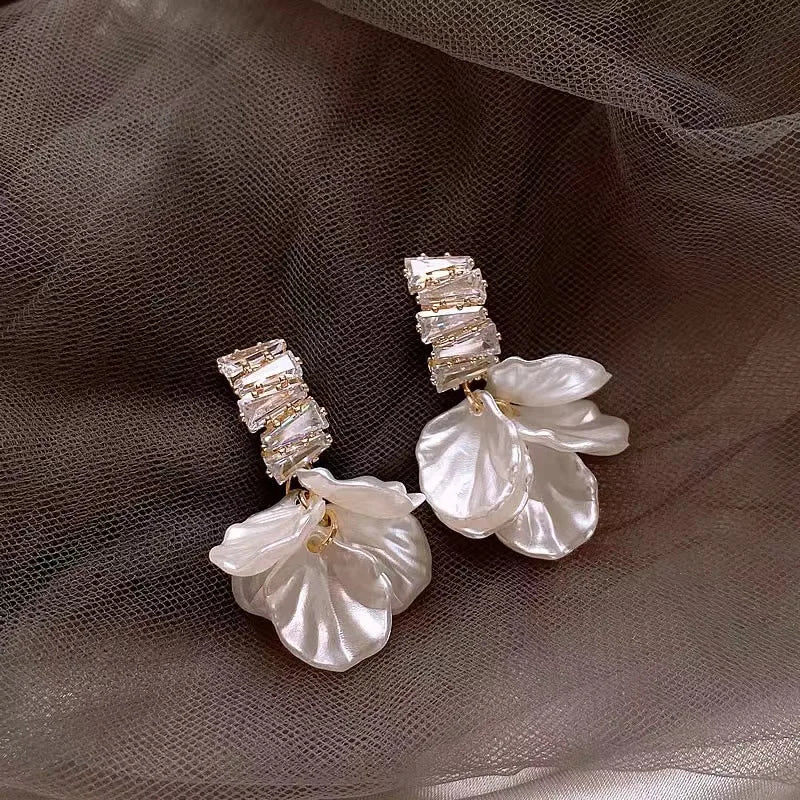 Shell Dangle Earrings White Crystal Zirconia Flower