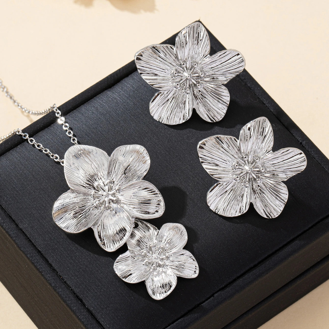 Flower Necklace &amp; Earring Jewelry Set for Women - BOGO 🔥