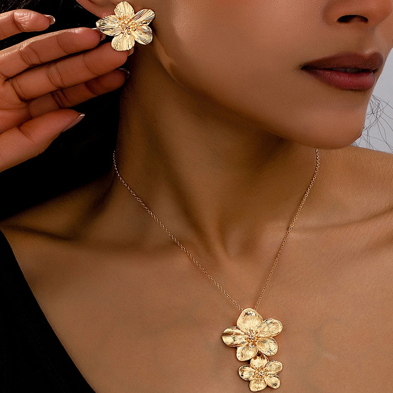 Flower Necklace &amp; Earring Jewelry Set for Women - BOGO 🔥