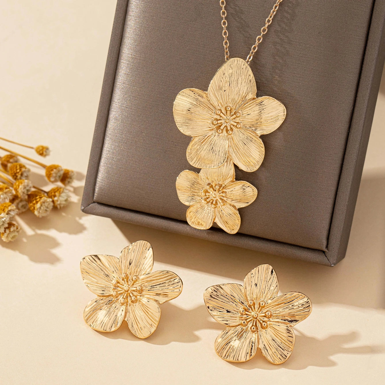 Flower Necklace &amp; Earring Jewelry Set for Women - BOGO 🔥
