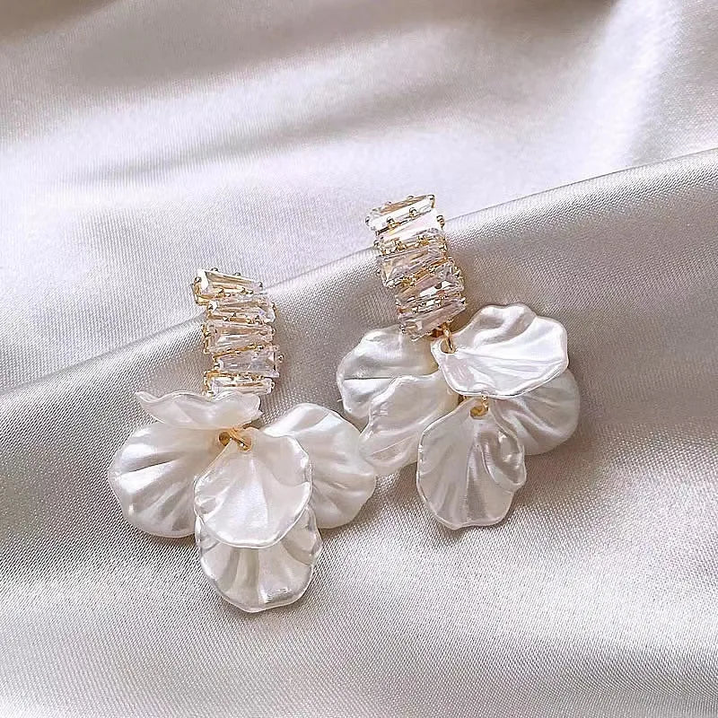 Shell Dangle Earrings White Crystal Zirconia Flower