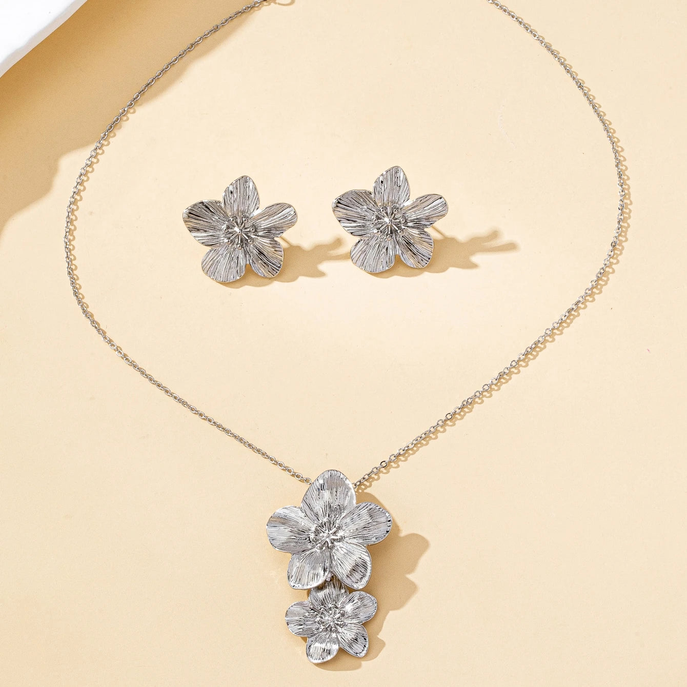 Flower Necklace &amp; Earring Jewelry Set for Women - BOGO 🔥