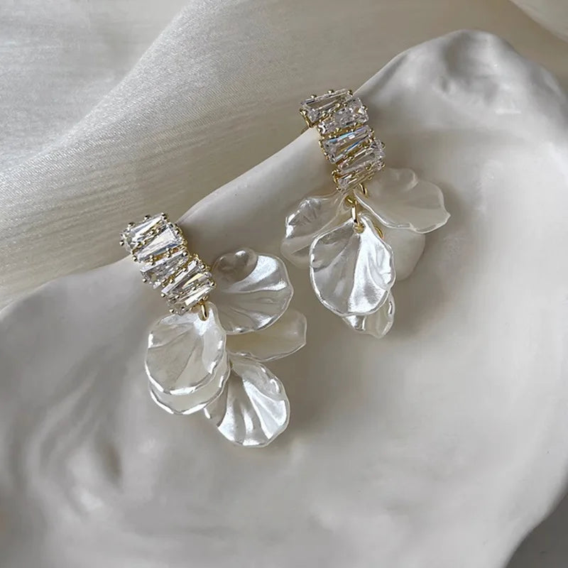 Shell Dangle Earrings White Crystal Zirconia Flower