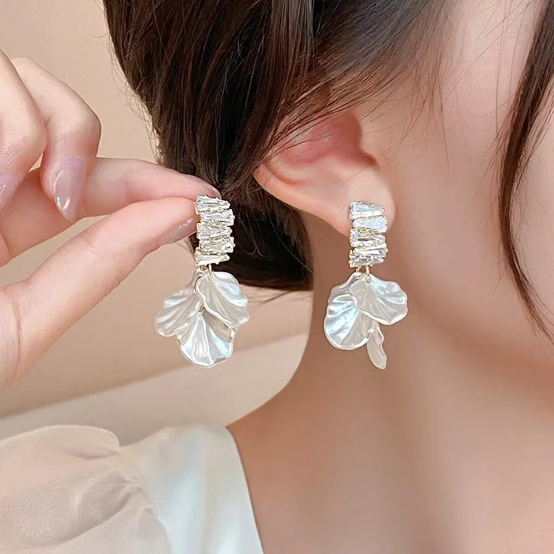 Shell Dangle Earrings White Crystal Zirconia Flower