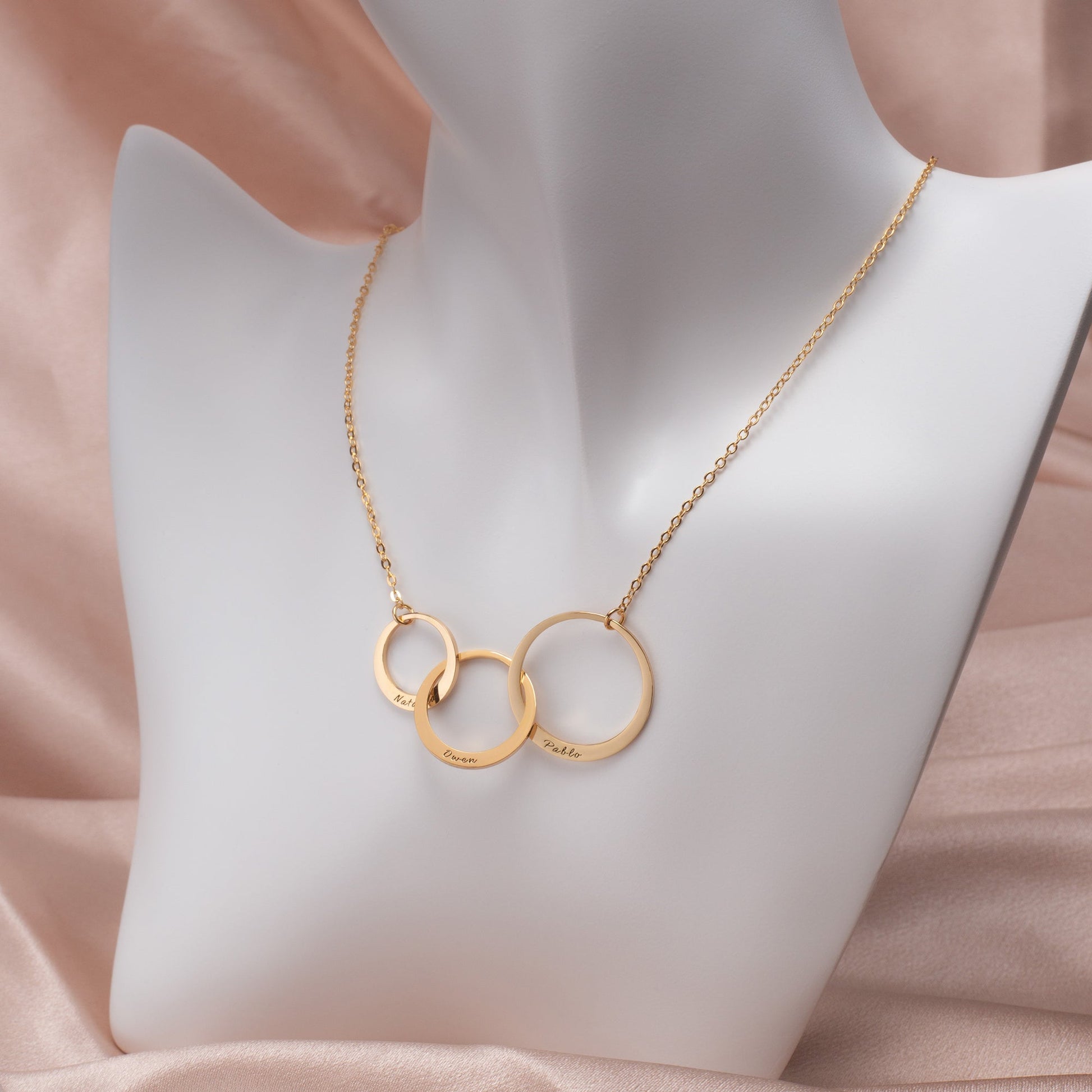 Engraved Triple Circle Name Necklace – Personalized Family Keepsake - BeeBeeBuys