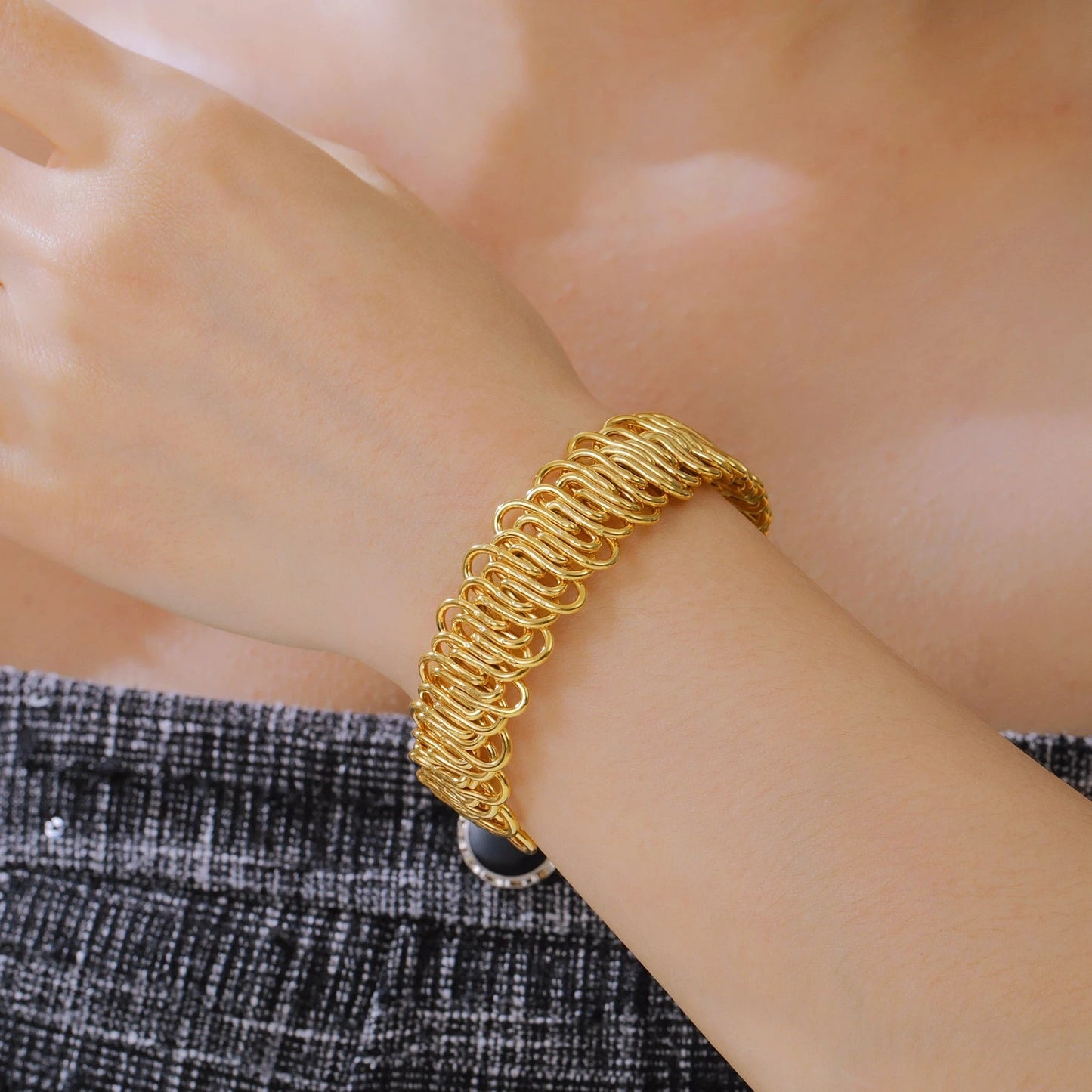 Vintage Geometric Metal Bangle Femme Stainless Steel Buy one Get One Free 🔥 - BeeBeeBuys