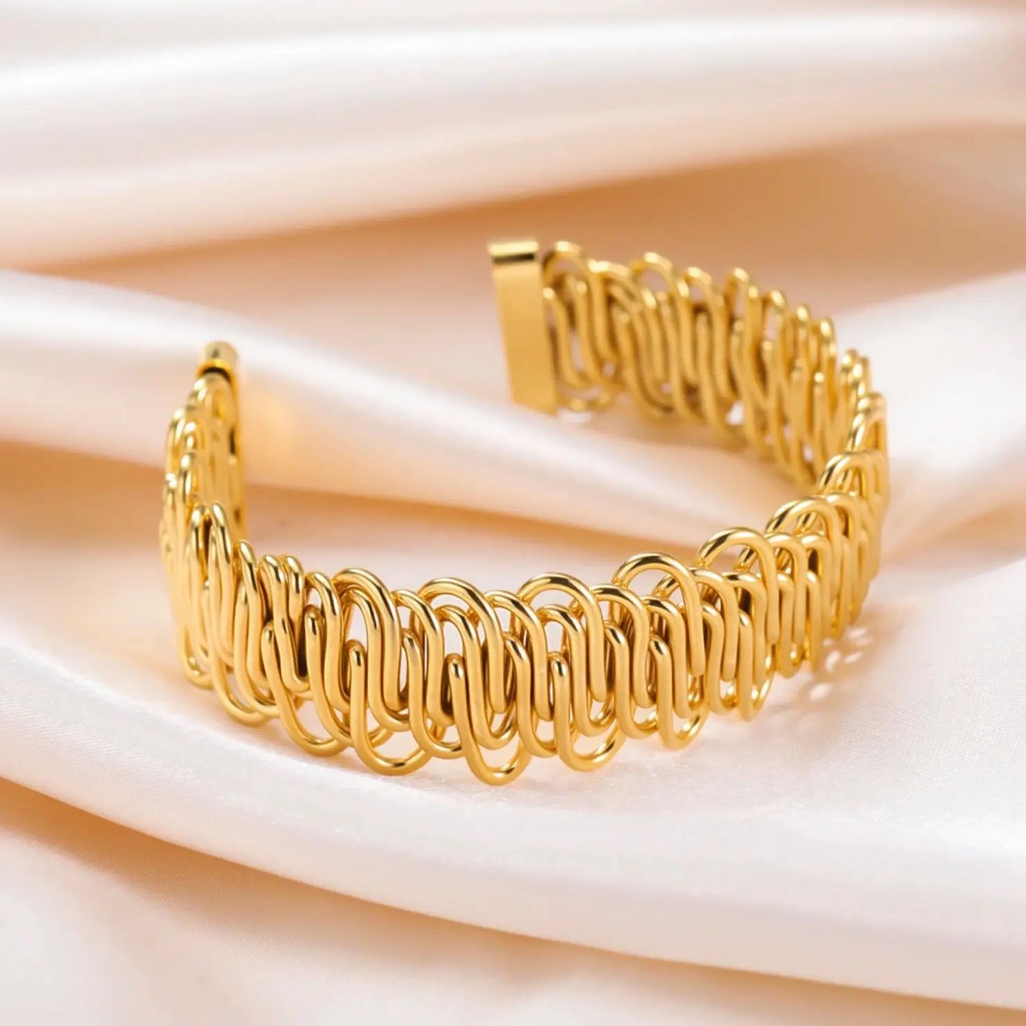 Vintage Geometric Metal Bangle Femme Stainless Steel Buy one Get One Free 🔥 - BeeBeeBuys