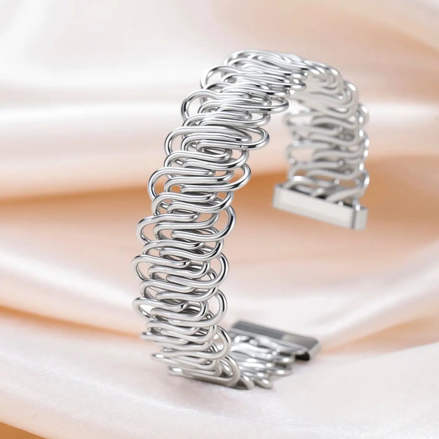 Vintage Geometric Metal Bangle Femme Stainless Steel Buy one Get One Free 🔥 - BeeBeeBuys