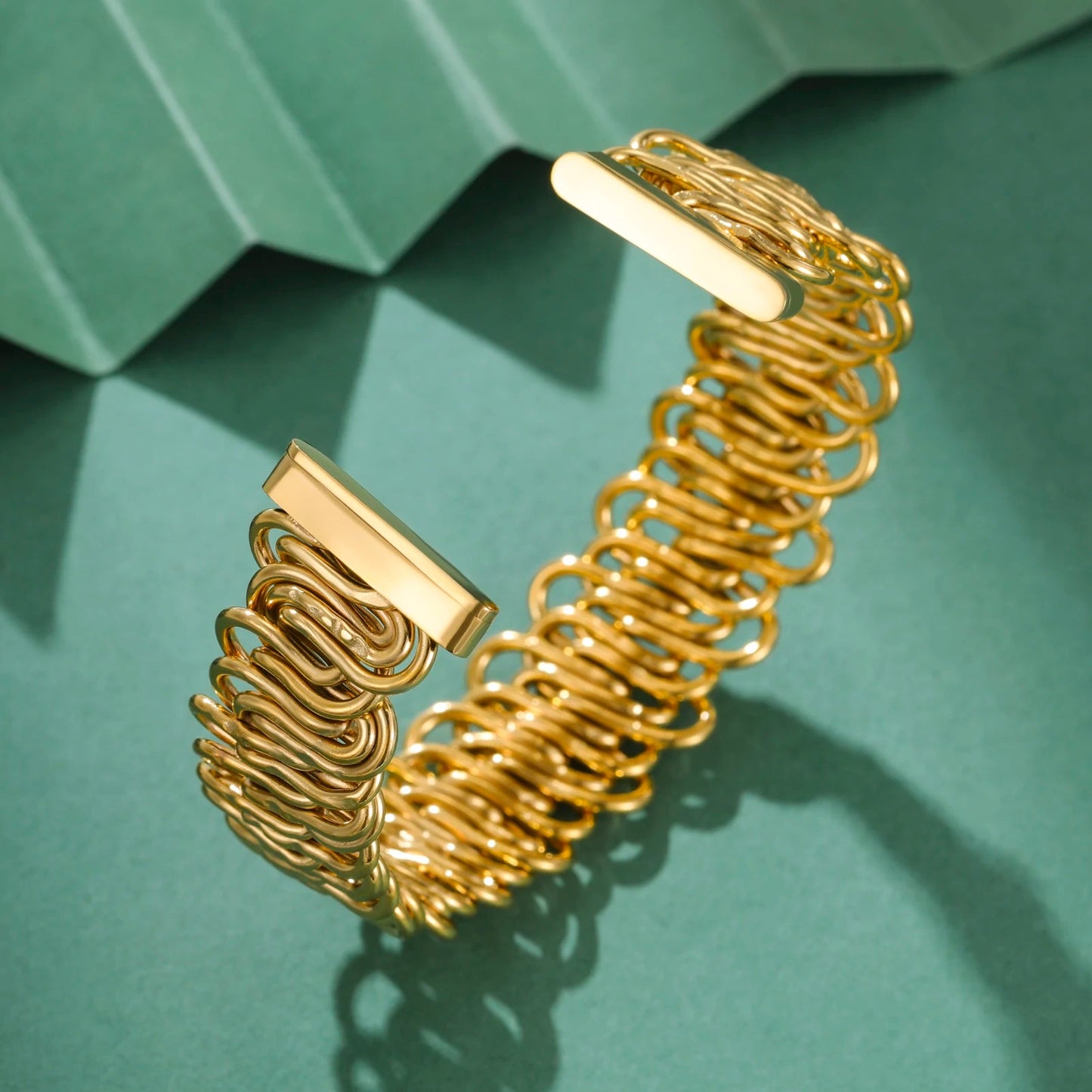 Vintage Geometric Metal Bangle Femme Stainless Steel Buy one Get One Free 🔥 - BeeBeeBuys