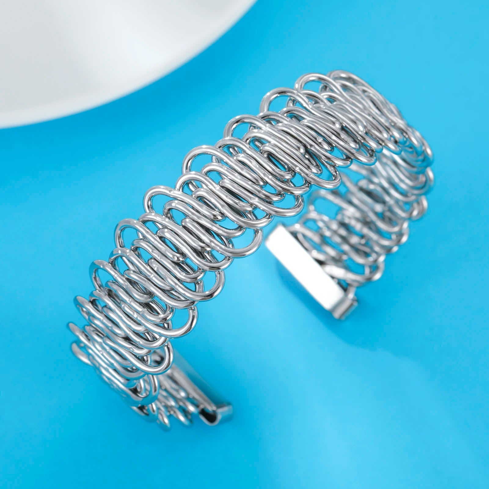 Vintage Geometric Metal Bangle Femme Stainless Steel Buy one Get One Free 🔥 - BeeBeeBuys